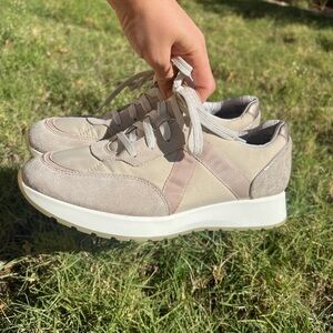 Munro piper sneaker size 9W